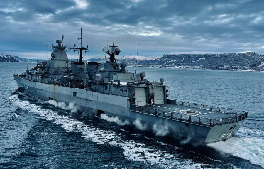 Η Γερμανία αναπτύσσει πολεμικά πλοία στη Μεσόγειο για τα Στενά του Ορμούζ