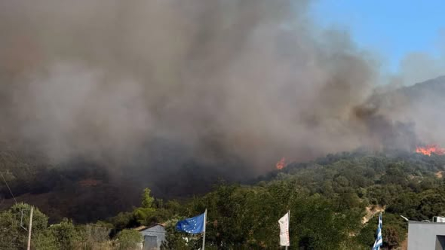 Ενισχύθηκαν οι δυνάμεις στην Καβάλα - Χωρίς ενεργό μέτωπο οι φωτιές στην Ηλεία