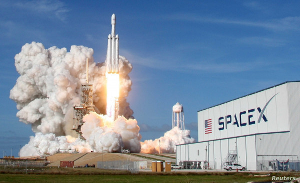 Γράφει ιστορία η SpaceX - Ξεκίνησε το ταξίδι στο διάστημα (pics & vid)