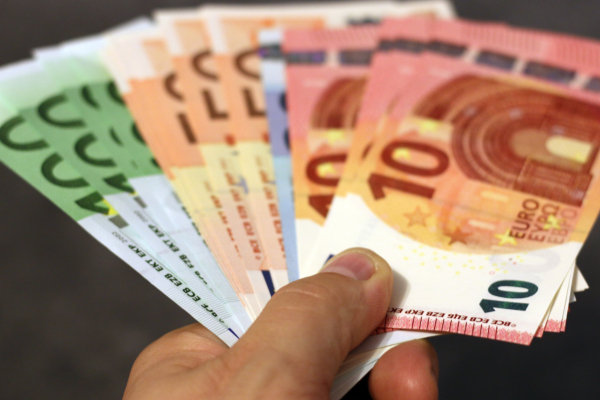 Οι «κόφτες» της ρύθμισης για τις 72 δόσεις στον ΕΦΚΑ