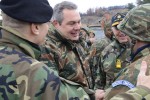 Ο Καμμένος αδειάζει τους νεαρούς που ύψωσαν τη σημαία στον "Ανθρωποφάγο"