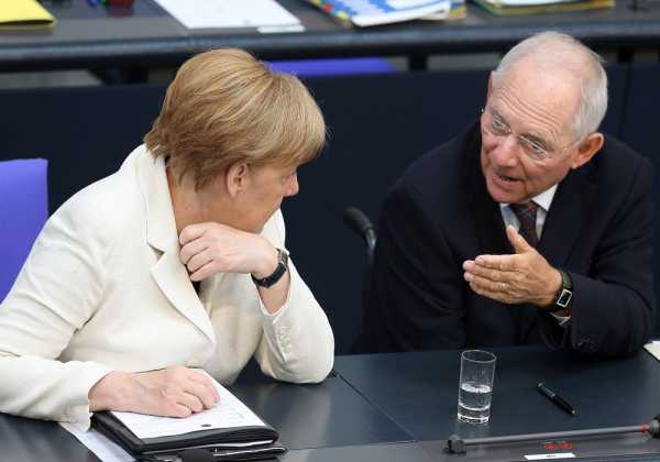 «Πόρτα» από Σόιμπλε - Μέρκελ στο «πάγωμα» των ελληνικών επιτοκίων