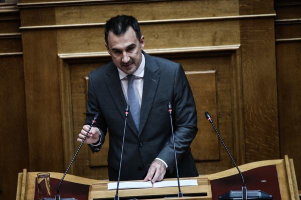 Χαρίτσης: Παραπέμπει σε άλλα καθεστώτα η επίθεση ΜΑΤ σε γονείς και παιδιά έξω από την Διεύθυνση Πρωτοβάθμιας