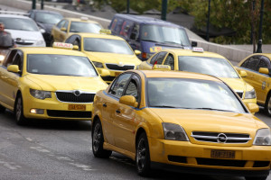 Ραγδαίες εξελίξεις με τον αριθμό επιβατών στα ταξί