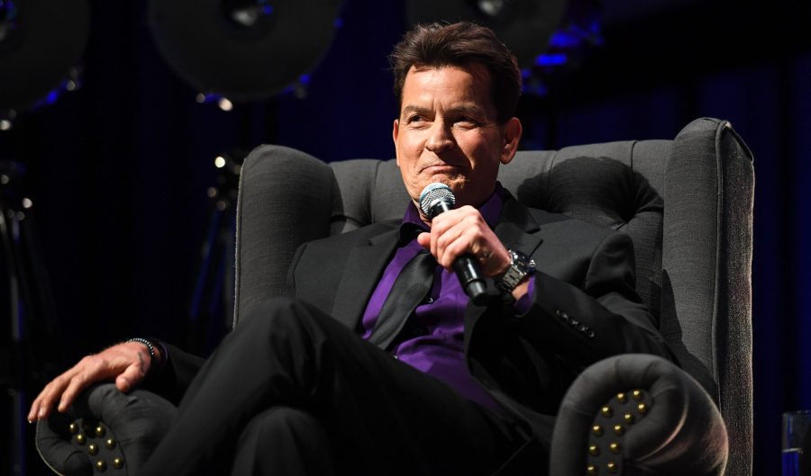 Τσάρλι Σιν: Το «κακό» παιδί του Χόλιγουντ «ξεγυμνώνεται» μέσα από την αυτοβιογραφία του