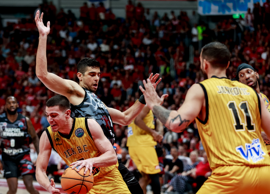 Βαριά ήττα από τη Χάποελ και αποκλεισμός για την ΑΕΚ