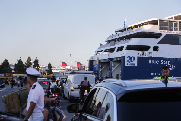 Σαντορίνη αλα... Νέα Υόρκη, με 1.000 ευρώ η διαμονή για διακοπές (βίντεο)