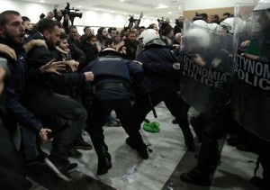 Αναστολή των πλειστηριασμών αύριο