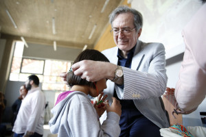 Ο Ευγένιος Τριβιζάς νικά την Disney και κερδίζει το 'Οσκαρ παραμυθιού