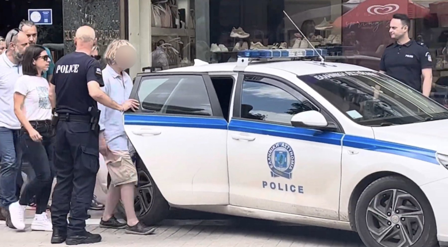 Σε ψυχιατρική κλινική η δημοσιογράφος που απειλούσε να πέσει από το μπαλκόνι ξενοδοχείου στη Λάρισα