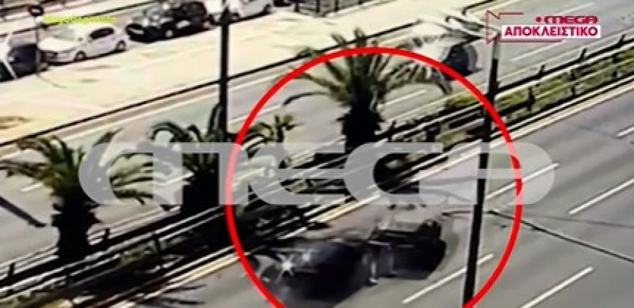 Σοκαριστικό τροχαίο στη Συγγρού: Η στιγμή της σύγκρουσης αυτοκινήτων - Τραυματίστηκε 3χρονο