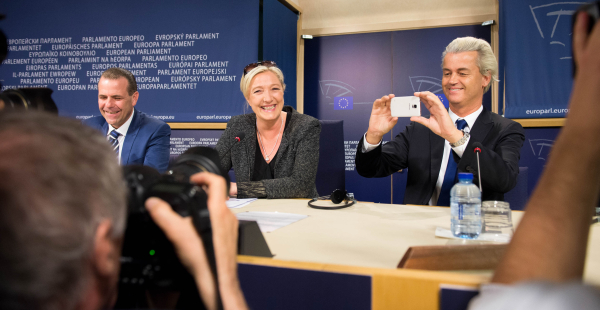 «Σαρώνει» η ακροδεξιά στη Γαλλία - Δυναμική «τσεκουριά» για το NPD στη Γερμανία