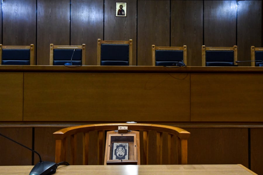 Σε καθολική αποχή οι δικηγόροι τη Δευτέρα 7/4 - Αίτημα στον Φλωρίδη κατά της προέδρου του Αρείου Πάγου