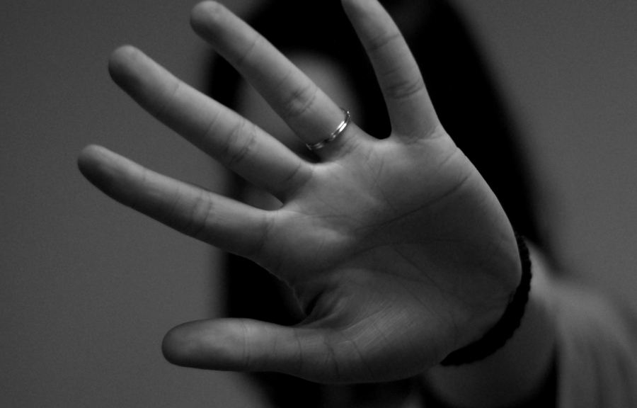 Κολωνός: Πατέρας έδερνε συστηματικά την ΑμεΑ κόρη του - «Βοήθεια, σκοτώνουν το παιδί μου»