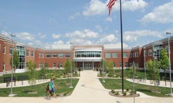 Καθηγητής πυροβόλησε κατά λάθος με το όπλο του μέσα στην τάξη - Ένας μαθητής τραυματίστηκε