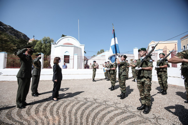 Έφτασε στο Καστελόριζο η Σακελλαροπούλου, στέλνει μήνυμα κυριαρχίας - Τα «γυρίζει» και ζητά διάλογο ο Ακάρ