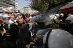 Υπογραφή Τσίπρα για πώληση του ΟΛΠ - Ένταση στο Ζάππειο