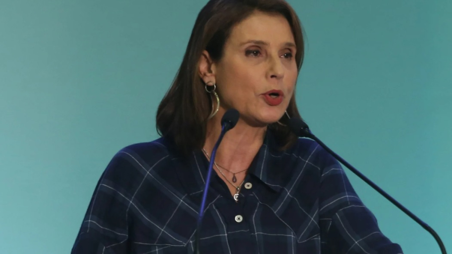 Όλα ανοιχτά για την Κ. Μπατζελή