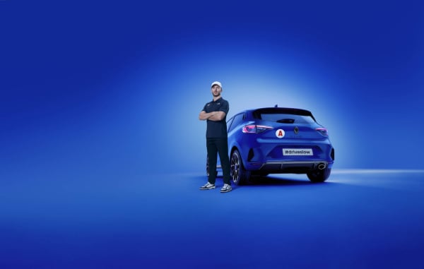 Η Renault δεσμεύεται για την ασφάλεια των νέων οδηγών