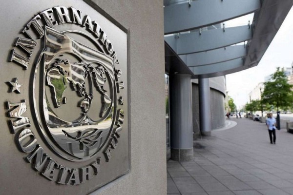 «Ανώμαλη προσγείωση» στο πρωτογενές πλεόνασμα του 2018 από το ΔΝΤ