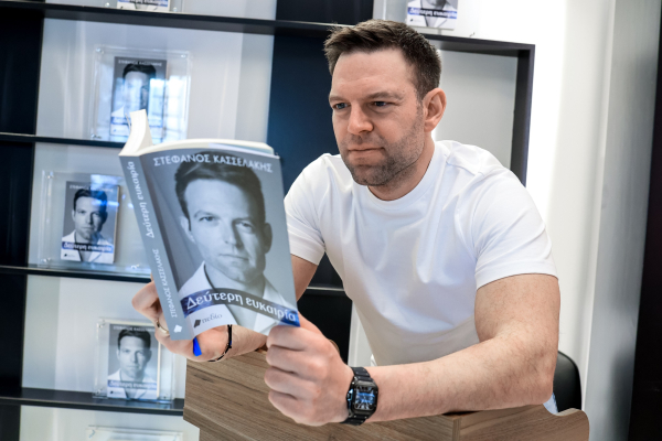 Νουβέλα Κασσελάκη: Τελευταία «ζαριά» για να κεντρίσει το ενδιαφέρον και η «ασίστ» στο «αντιΣΥΡΙΖΑ» μέτωπο