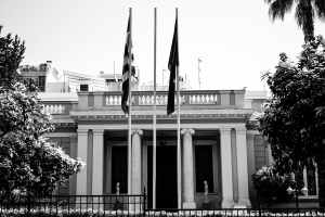 Το Μαξίμου αδειάζει πάλι τους γαλάζιους της εξεταστικής