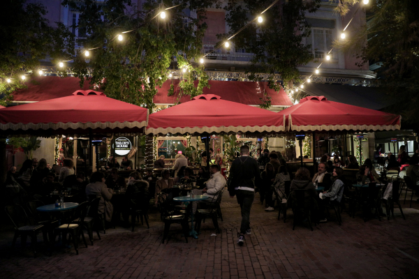 Επιβεβαίωση Dnews: Τέλος το ωράριο στην εστίαση, επιστρέφει η μουσική