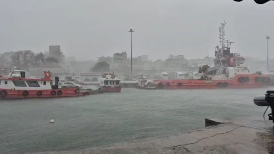 Κακοκαιρία Kristin: Οι βροχές έφεραν πλημμύρες στην Αλεξανδρούπολη, μαθητές εγκλωβίστηκαν σε σχολείο