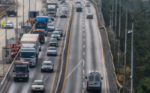 Θεσσαλονίκη: Καραμπόλα οκτώ ΙΧ στην περιφερειακή οδό - 5 τραυματίες
