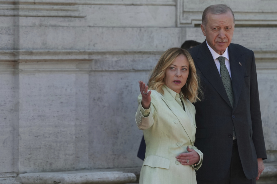 Μεταναστευτικό και Λιβύη στην ατζέντα Μελόνι - Ερντογάν: Τριμερής με τον Νταμπάιμπα στην Κωνσταντινούπολη