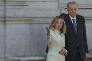 Μεταναστευτικό και Λιβύη στην ατζέντα Μελόνι - Ερντογάν: Τριμερής με τον Νταμπάιμπα στην Κωνσταντινούπολη