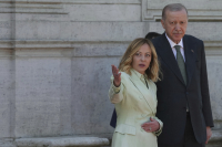 Μεταναστευτικό και Λιβύη στην ατζέντα Μελόνι - Ερντογάν: Τριμερής με τον Νταμπάιμπα στην Κωνσταντινούπολη