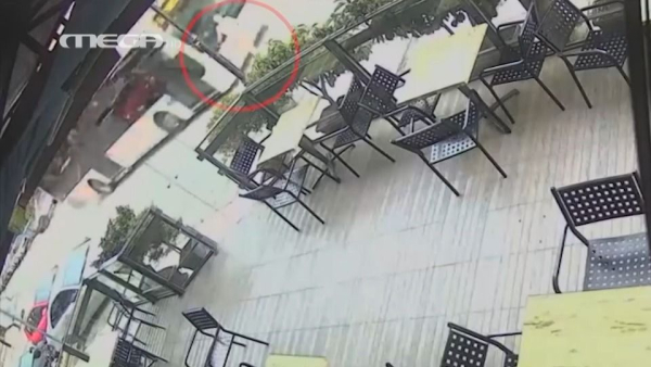 Θεσσαλονίκη: Βίντεο - ντοκουμέντο από τη στιγμή που το λεωφορείο παρασύρει την 24χρονη