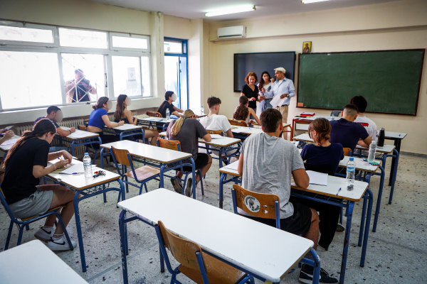 Πανελλήνιες 2025: Τα νέα προτεινόμενα θέματα και οι απαντήσεις στη Χημεία