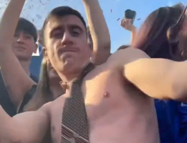 Φειδίας Παναγιώτου: Έβγαλε τη μπλούζα και χόρεψε σε άρμα στο καρναβάλι της Λεμεσού