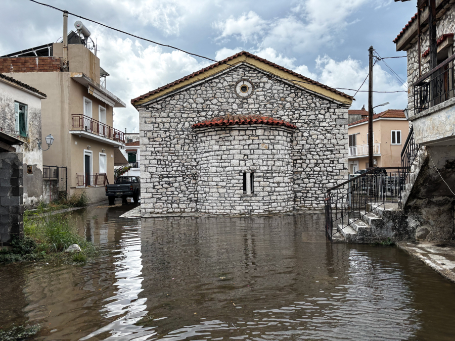 Καιρός: Καταιγίδες και χαλάζι σήμερα Παρασκευή - Πώς κινείται η κακοκαιρία