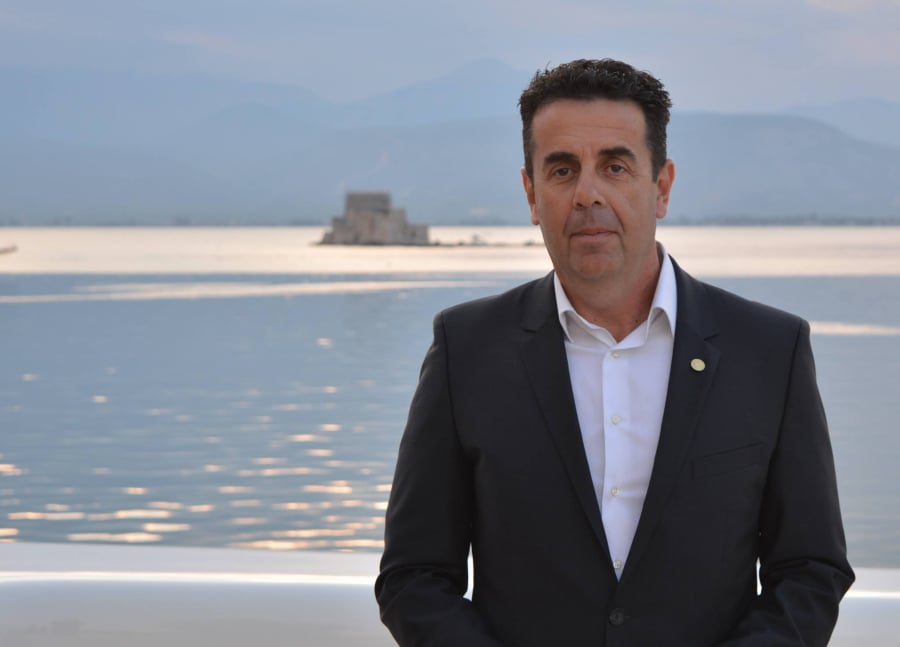 Αυτοδιοικητικές εκλογές 2023: Πρώτος ο Κωστούρος στο Ναύπλιο που άφηνε περιττώματα στην πόρτα του αντιπάλου
