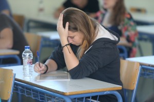 Ξεκινάν οι πανελλήνιες 2017 -Πάνω από 100.000 οι υποψήφιοι για τις πανελλαδικές