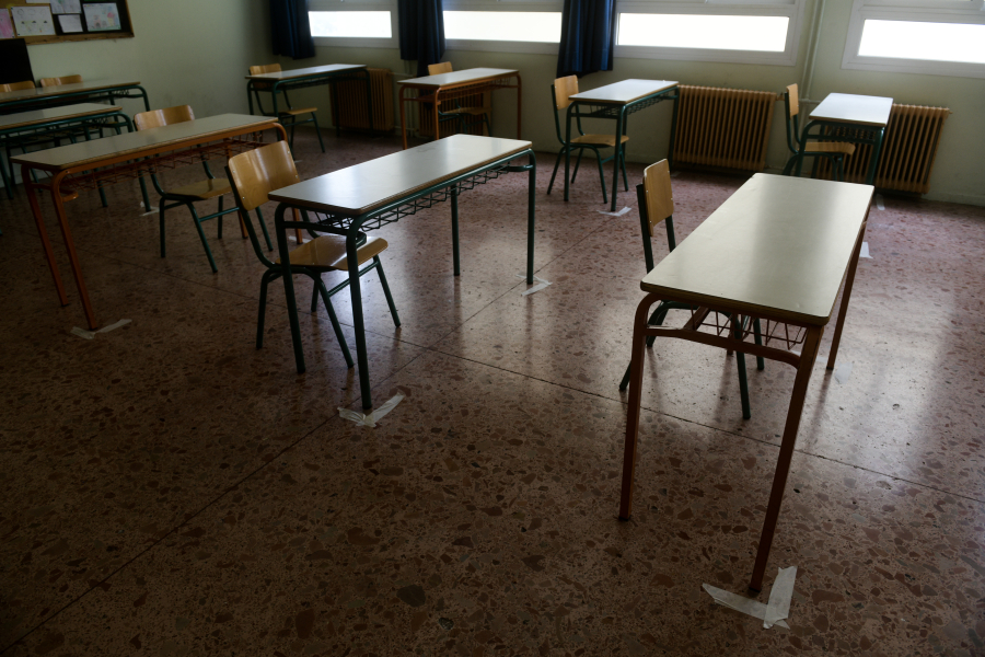 Βόλος: Έπεσαν σοβάδες εν ώρα μαθήματος σε αίθουσα του ΕΠΑΛ Αλμυρού