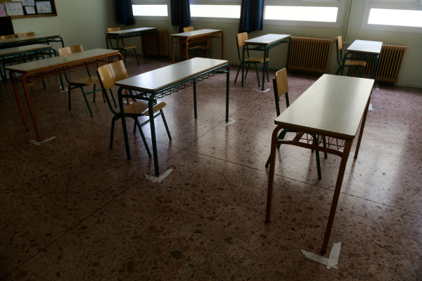 Βόλος: Έπεσαν σοβάδες εν ώρα μαθήματος σε αίθουσα του ΕΠΑΛ Αλμυρού