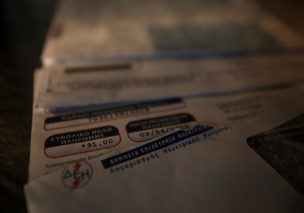 Reuters: Το 40% των Ελλήνων δεν μπορεί να πληρώσει το ρεύμα