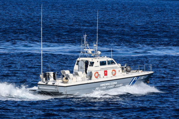 Ρόδος: Ανατράπηκε ταχύπλοο μετά από καταδίωξη - Δύο νεκροί μετανάστες, τρεις συλλήψεις για διακίνηση