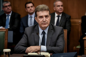 Χρυσοχοϊδης: «Η Ελλάδα δεν είχε κάνει το χρέος της να τιμήσει τα θύματα της τρομοκρατίας»