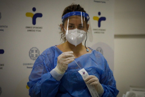 Βδομάδα και 300αρι: Ο αμετανόητος ανεμβολίαστος δημόσιος υπάλληλος που αρνείται να κάνει rapid test