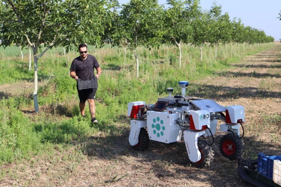 Όταν τα ρομπότ «γνωρίζουν» ότι o αγρότης έχει κουραστεί... βάζουν ένα χεράκι