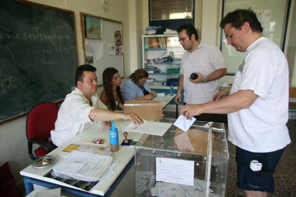 «Όχι» στην απλή αναλογική του ΣΥΡΙΖΑ λέει το 95,6% των δημάρχων