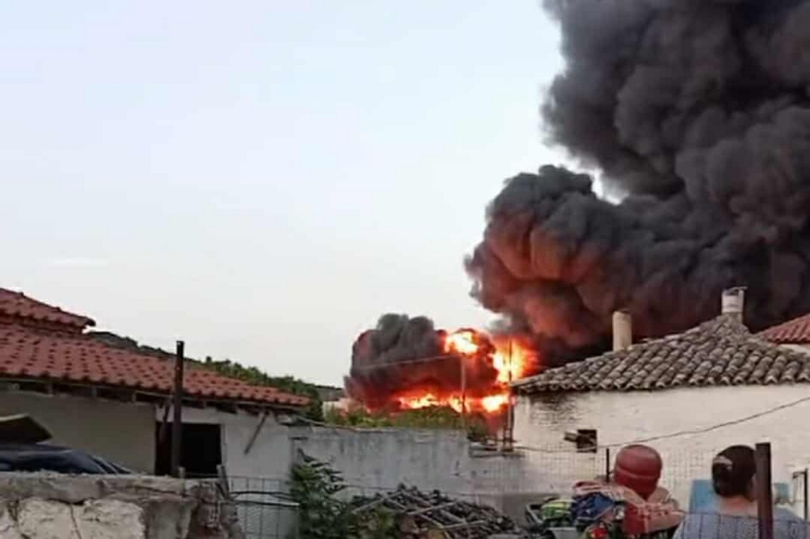 Χαλκιδική: Φωτιά τώρα σε ελαιοτριβείο - Ήχησε το «112», κλείστε παράθυρα