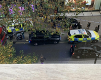 Oxford Street: Εκκενώθηκε κατάστημα - Αναφορές για άντρα που κρατούσε μαχαίρι