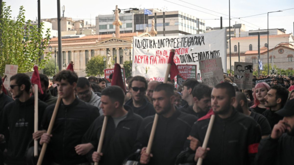 Φοιτητικό συλλαλητήριο για τον «κόφτη» στις αναβολές στράτευσης και τη θητεία στα 25 (8/1)