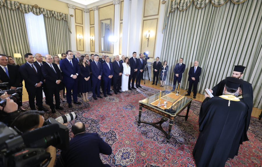 Ανασχηματισμός 2025: Ορκίστηκαν τα νέα μέλη της κυβέρνησης (εικόνες)